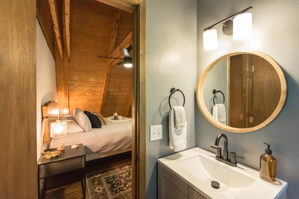 Southern Oak Cabin - Newly Remodeled - Close To All Attractions Sevierville Luaran gambar