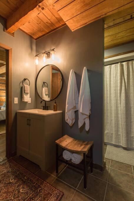 Southern Oak Cabin - Newly Remodeled - Close To All Attractions Sevierville Luaran gambar