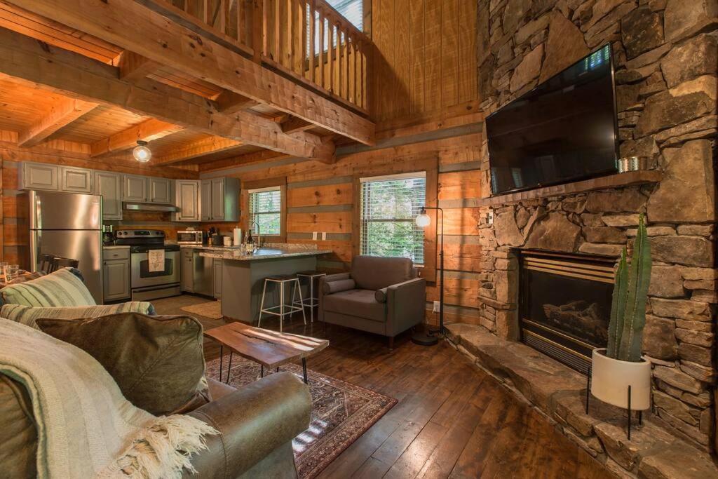 Southern Oak Cabin - Newly Remodeled - Close To All Attractions Sevierville Luaran gambar